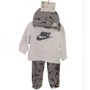 Nike Baby Infant Set in Gray Black  and White *nwt*